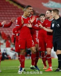  利物浦旧将传射建功，莱斯特城爆冷终结红军不败  