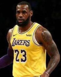  詹姆斯再创纪录，生涯总分破四万  