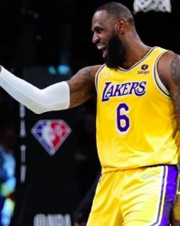  快船乔治复出首战砍下28+8+6  