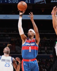  布朗森末节接管比赛，尼克斯逆转奇才延续季后赛希望